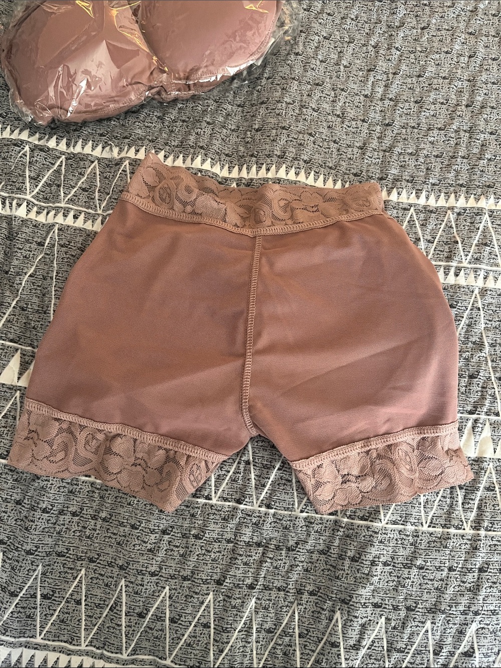 NWOT!2 Women's Lace-Trim Shaping Shorts - Dusty RoseNWT!